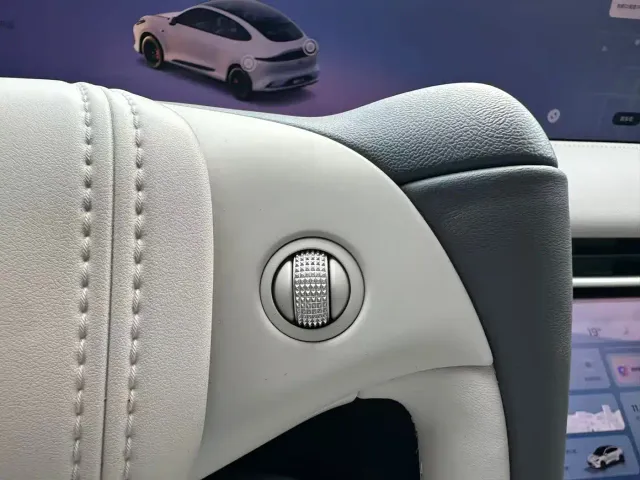 IM Motors LS6 — Фото автомобиля 18