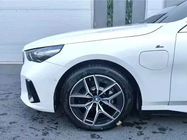 BMW i5 — Фото автомобиля 6