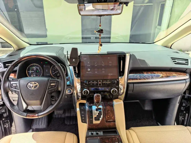 Toyota Alphard — Фото автомобиля 7