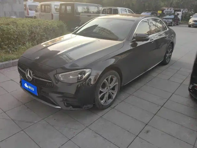 Фотография автомобиля — Mercedes-Benz E-Class