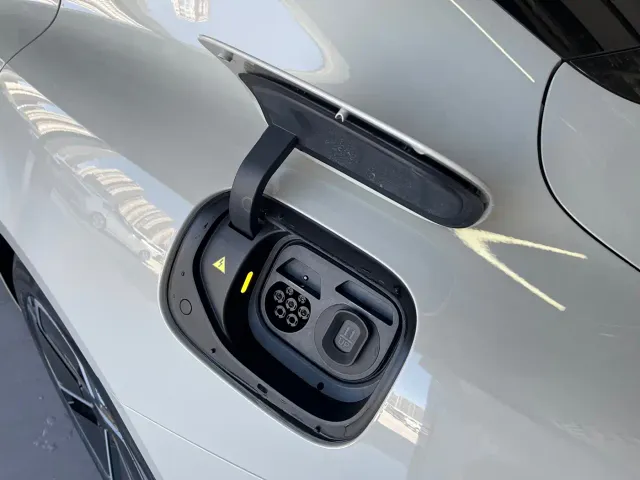 Xiaomi SU7 — Фото автомобиля 12