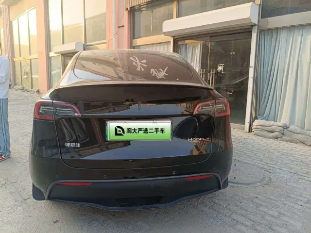Tesla Model Y — Фото автомобиля 5