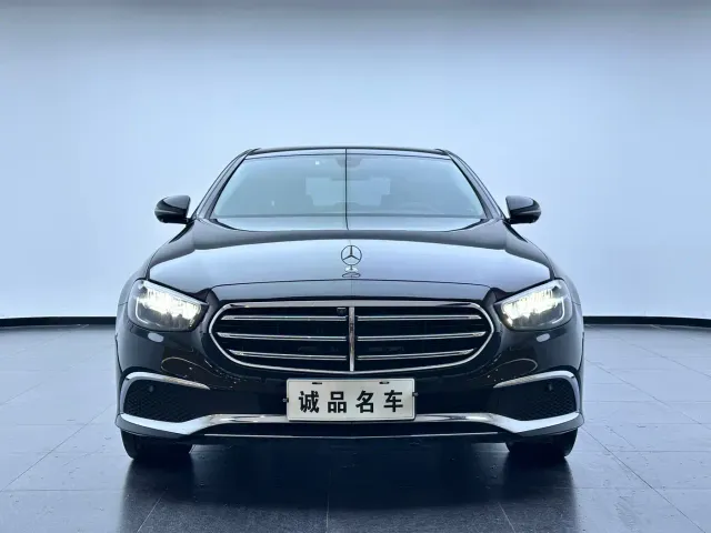 Mercedes-Benz E-Class — Фото автомобиля 3