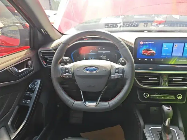 Ford Focus — Фото автомобиля 10