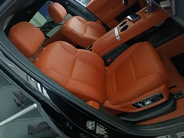 Li Auto L8 — Фото автомобиля 24