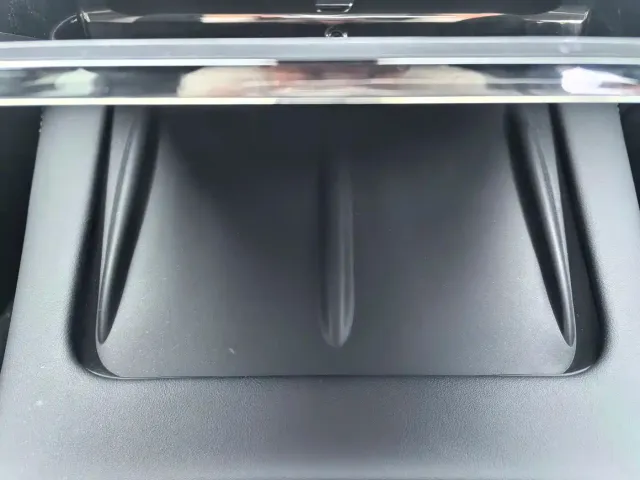 Tesla Model Y — Фото автомобиля 21