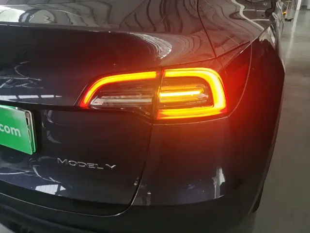 Tesla Model Y 2024 Rear-Wheel Drive Version — Фото автомобиля 7