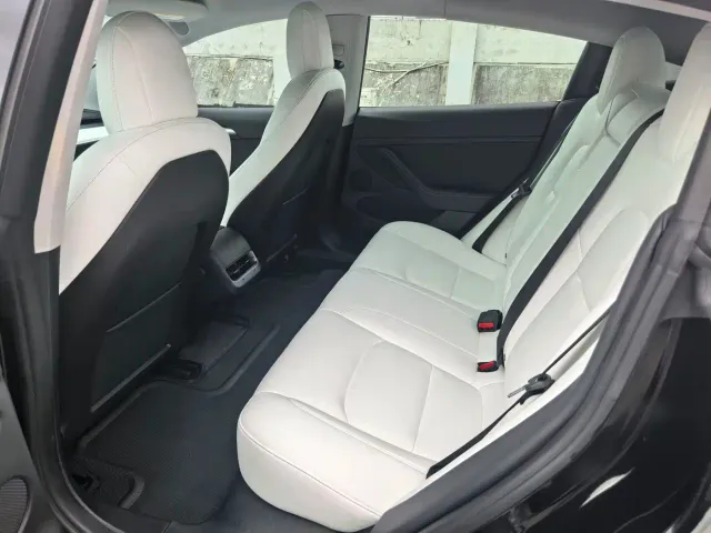 Tesla Model 3 — Фото автомобиля 11