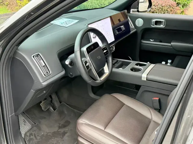 Li Auto L8 — Фото автомобиля 10