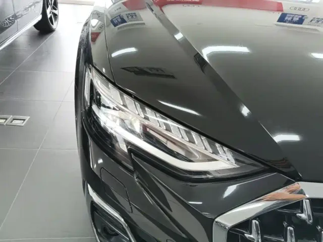 Audi A8 — Фото автомобиля 12
