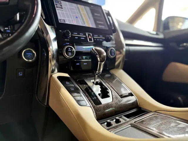 Toyota Vellfire — Фото автомобиля 8