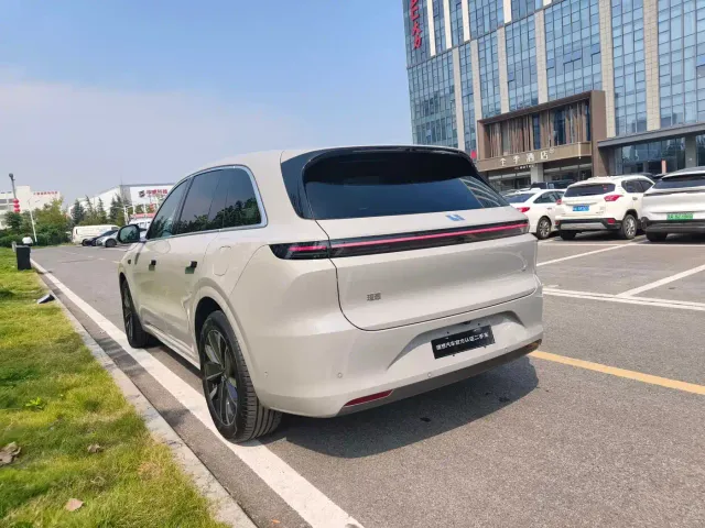 Li Auto L6 — Фото автомобиля 11