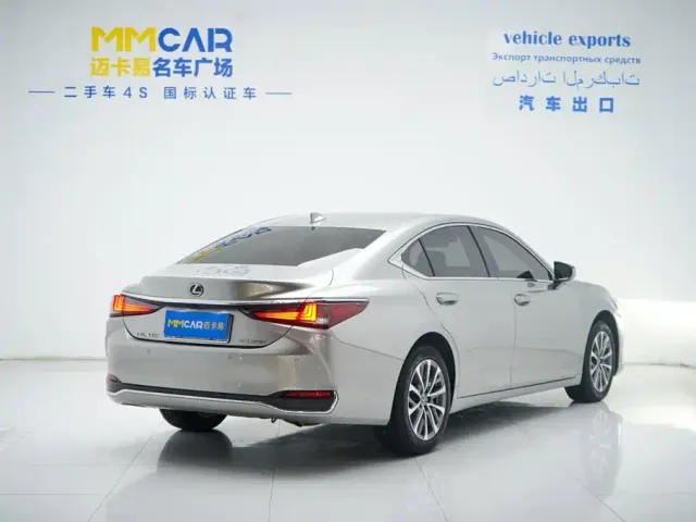 Lexus ES — Фото автомобиля 3