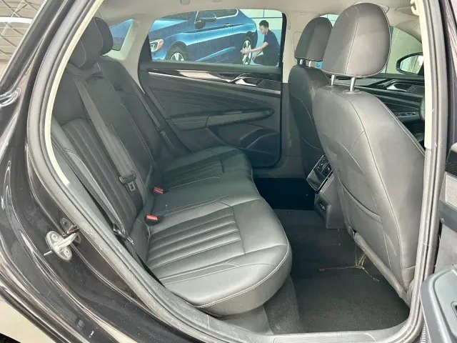 Volkswagen Passat — Фото автомобиля 11