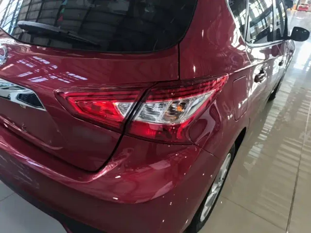Nissan Tiida — Фото автомобиля 7