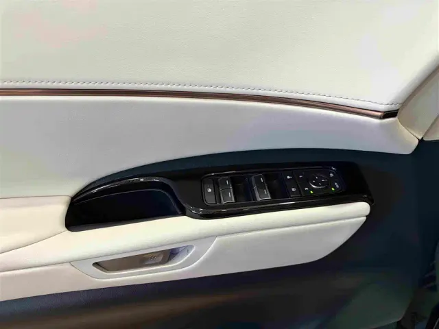 Lexus LM — Фото автомобиля 6