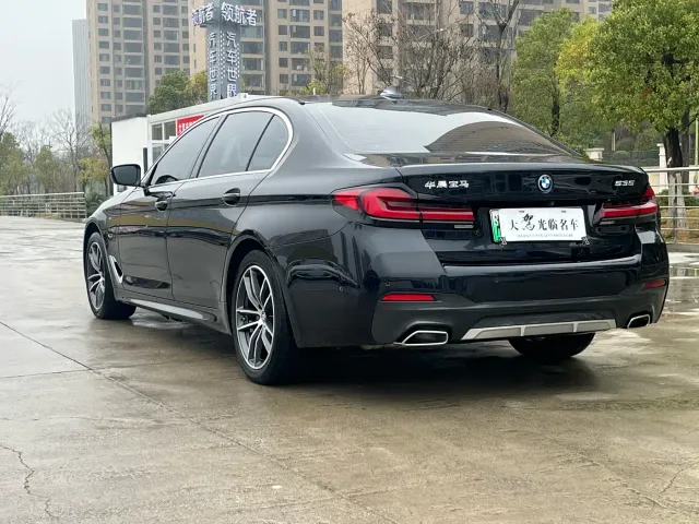 BMW 5 Series — Фото автомобиля 6