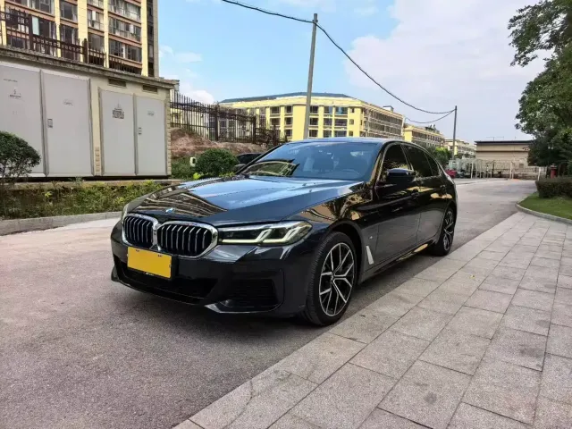 Фотография автомобиля — BMW 5 Series