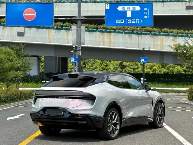 Lotus Eletre — Фото автомобиля 7