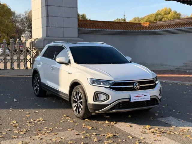 Volkswagen T-Roc — Фото автомобиля 3