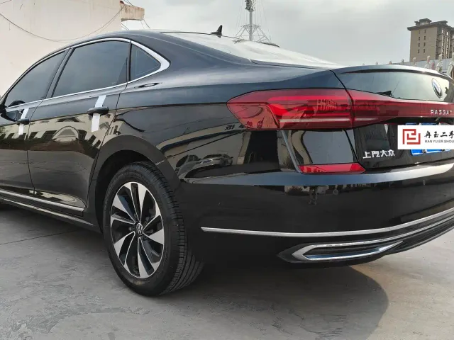 Volkswagen Passat — Фото автомобиля 5