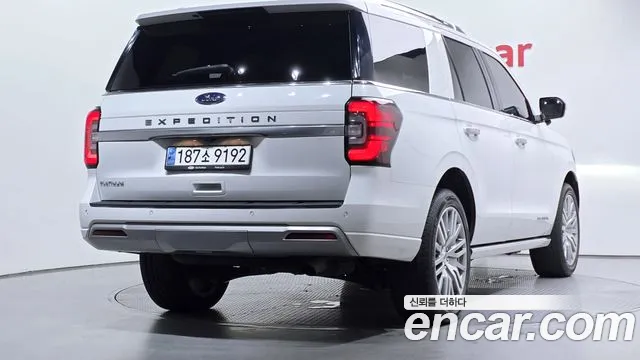 Ford Expedition — Фото автомобиля 2