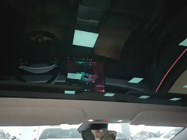 Tesla Model 3 — Фото автомобиля 17