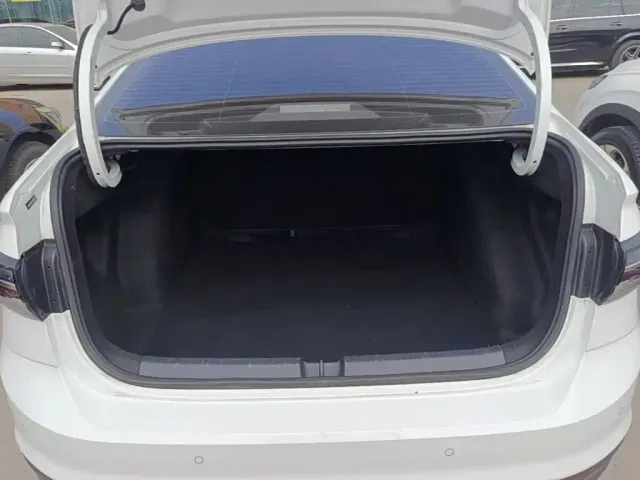 Volkswagen Lavida 2025 New Edge 1.5L Outstanding New Ease — Фото автомобиля 18