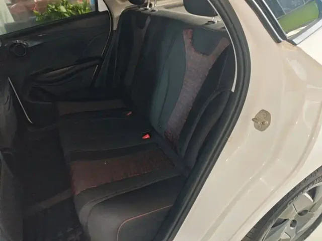 BYD e2 — Фото автомобиля 16