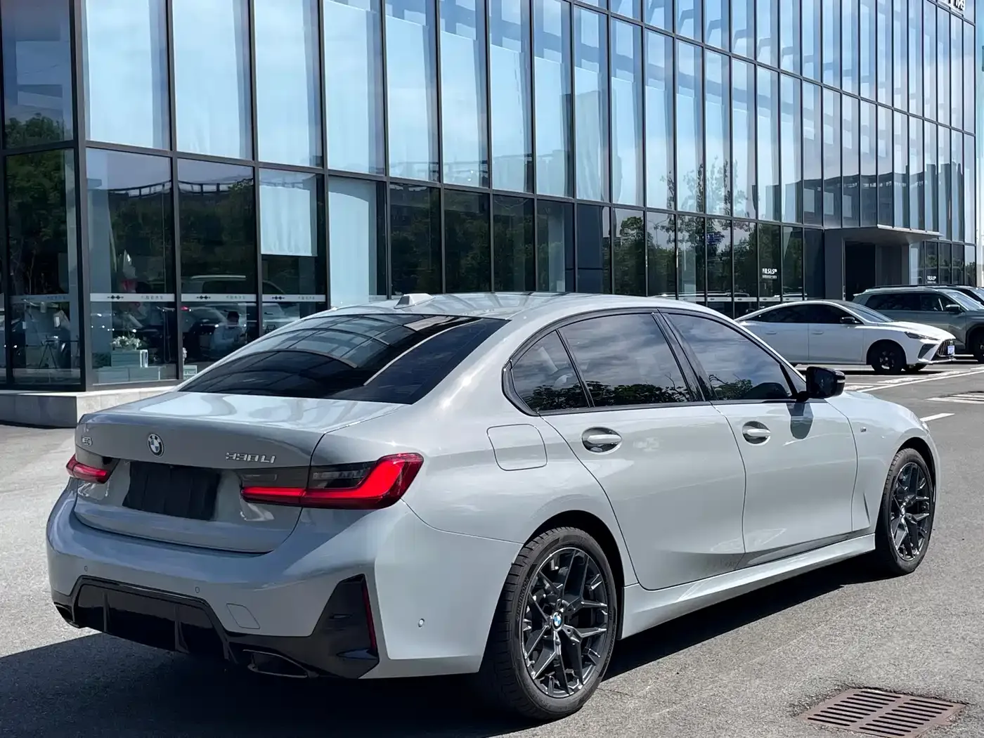 BMW BMW 3 Series 2025 330Li M Sport Night Edition — Фото автомобиля 17