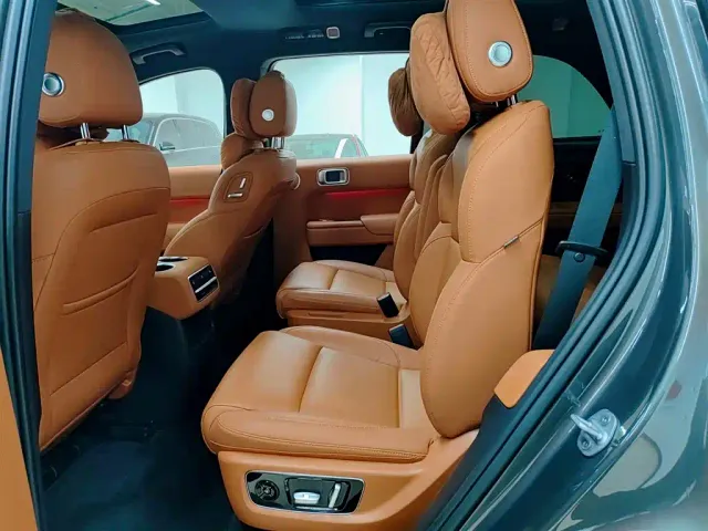Li Auto L8 — Фото автомобиля 8