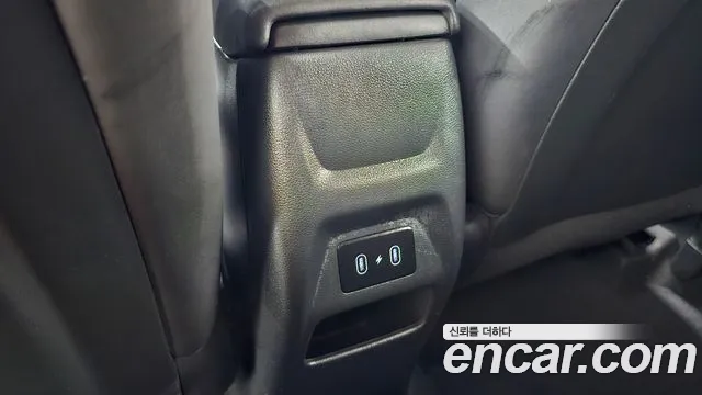 Hyundai Venue — Фото автомобиля 24