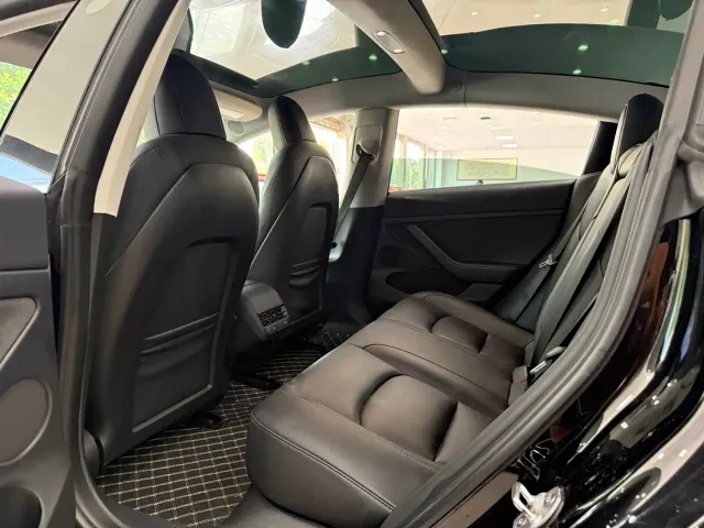 Tesla Model 3 — Фото автомобиля 9