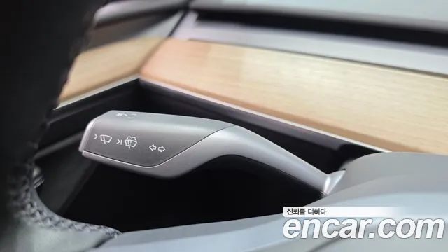 Tesla Model Y — Фото автомобиля 20