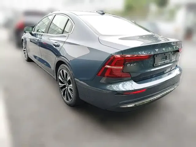 Volvo S60 — Фото автомобиля 6