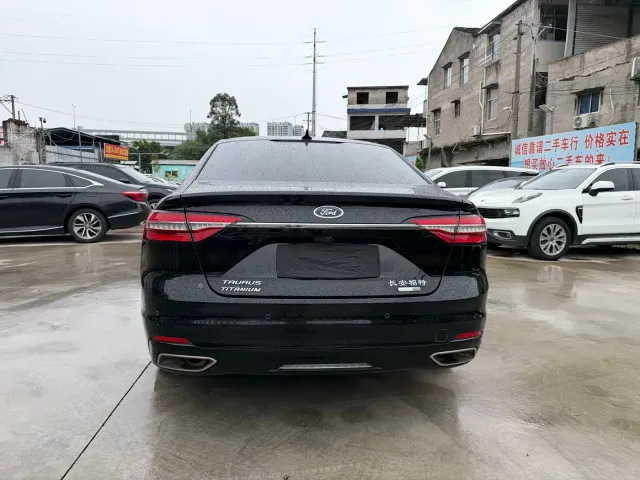 Ford Taurus — Фото автомобиля 4