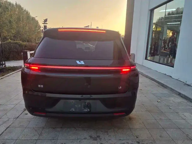 Li Auto L8 — Фото автомобиля 6