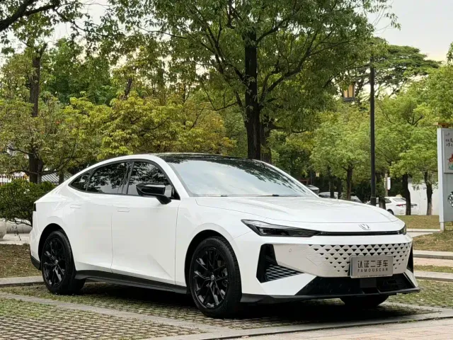 Changan UNI-V — Фото автомобиля 3