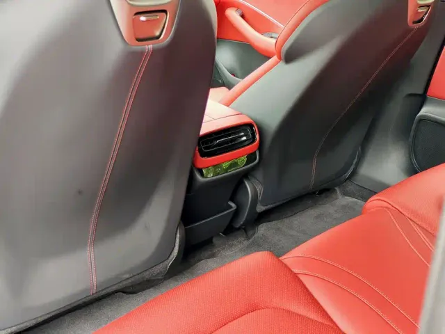 Xiaomi SU7 — Фото автомобиля 9