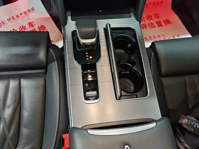 Hongqi HS7 PHEV — Фото автомобиля 13