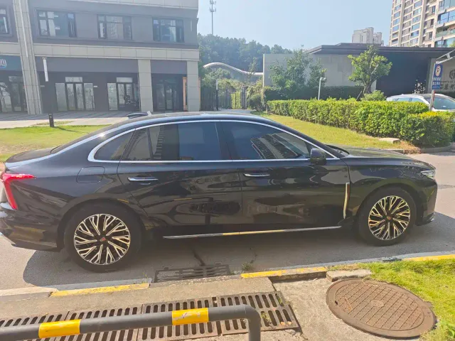 Hongqi H5 — Фото автомобиля 8