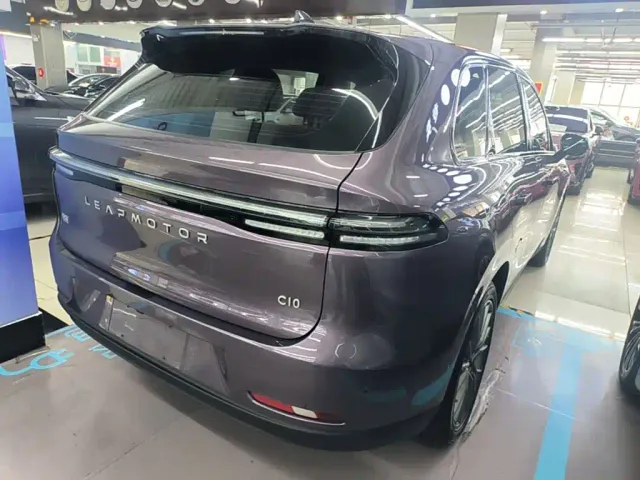 Leapmotor C10 — Фото автомобиля 6