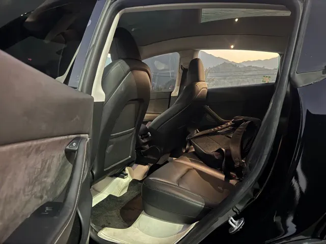 Tesla Model Y — Фото автомобиля 7