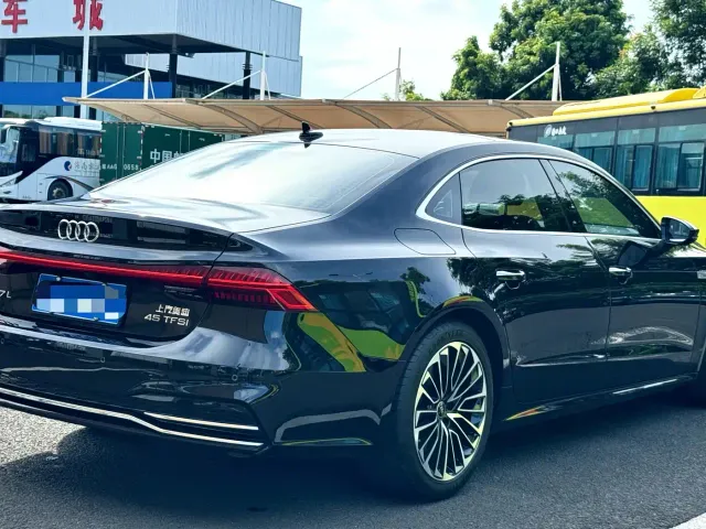 Audi A7L — Фото автомобиля 6
