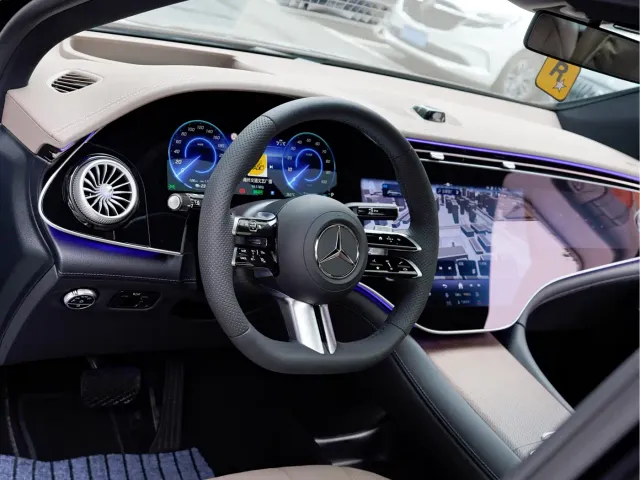 Mercedes-Benz EQE SUV — Фото автомобиля 12