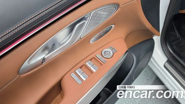 Genesis GV70 — Фото автомобиля 24