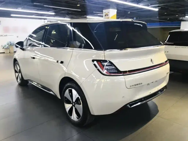 Baojun Cloud — Фото автомобиля 4