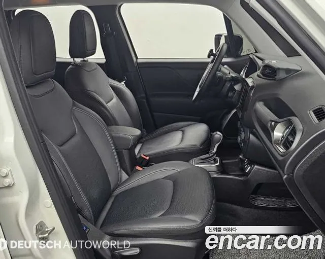 Jeep Renegade — Фото автомобиля 10