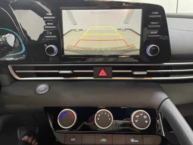 Hyundai Elantra — Фото автомобиля 4
