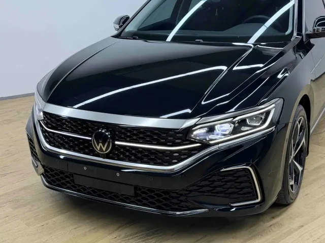 Volkswagen Passat — Фото автомобиля 4